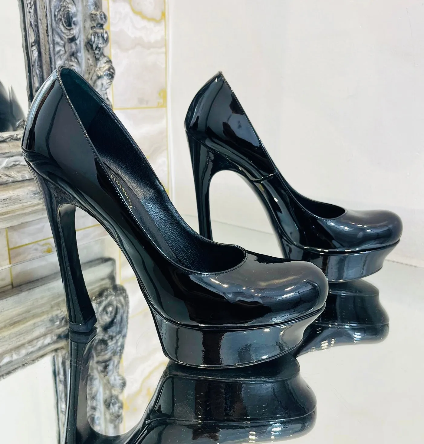 Saint Laurent Tribtoo Patent Leather Pumps. Size 38