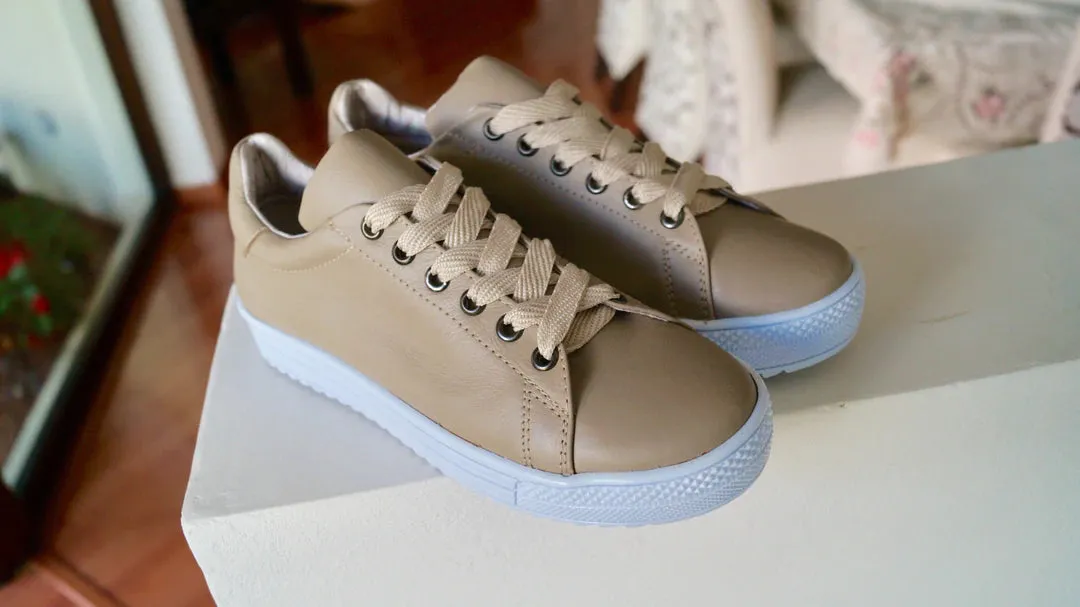 Sale. Pearl sneakers woman CLASSIC